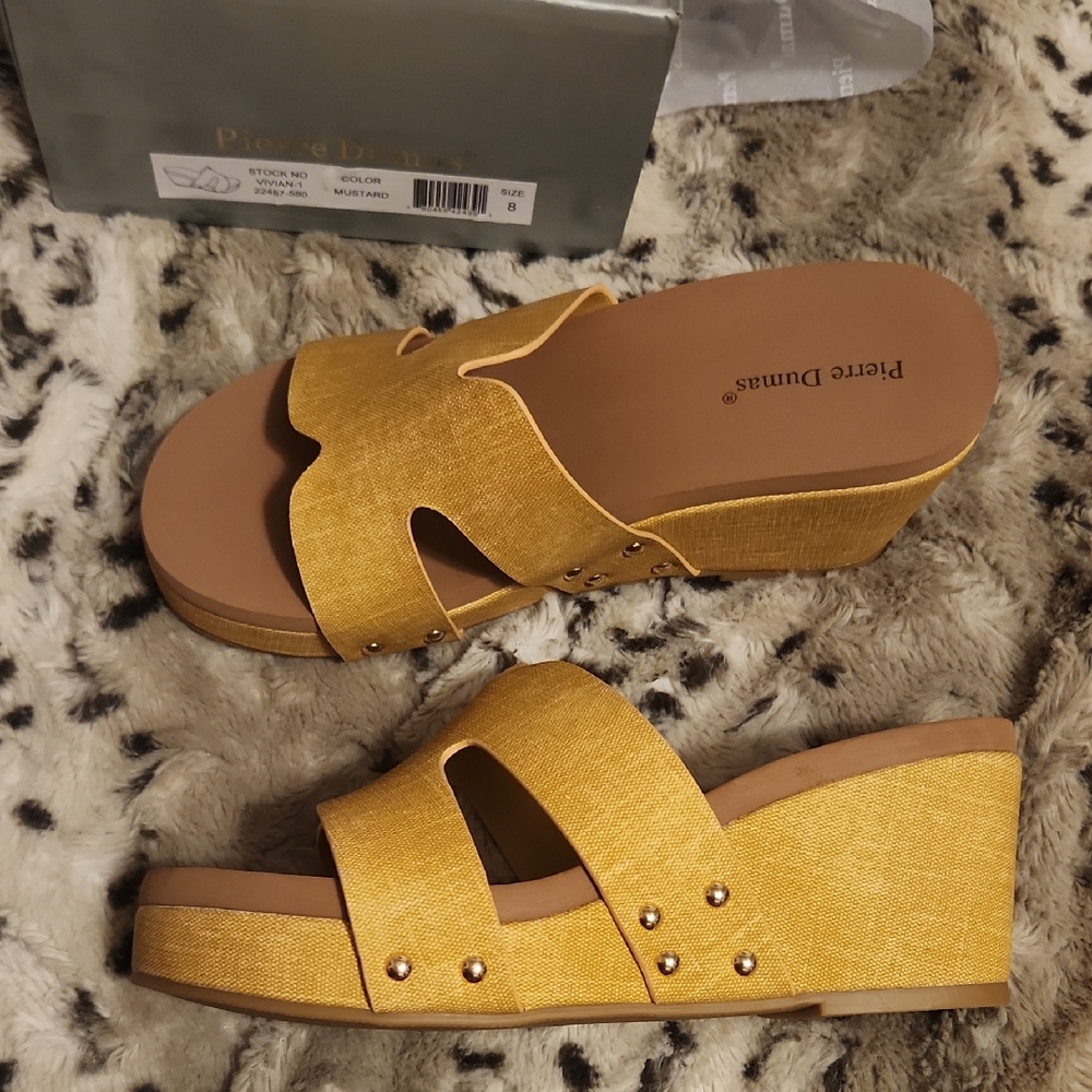 New Pierre Dumas Mustard Wedge Sandals 8